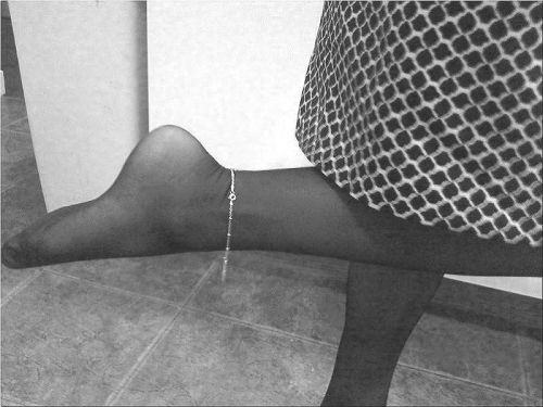 Foot in black pantyhose.Submission by Bobbyb444.Thanks for the submission!Personal pictures in panty