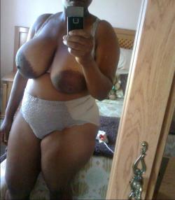 prettybustyelite:  Super thick in love with the large areolas