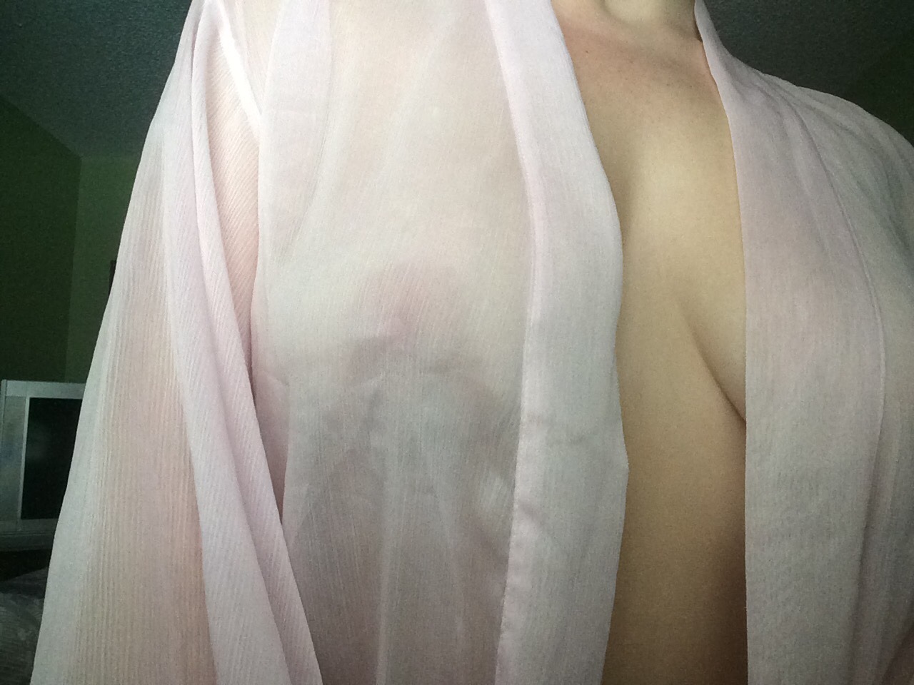 botticellianpink:  I’m still trying to find flattering light in the new house.