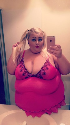 katiedeluxebbw:  Daddy’s fat barbie got