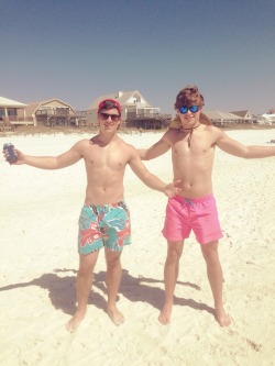 rosybolle:  peaked:  im on spring break here’s me and my friend      (via TumbleOn)