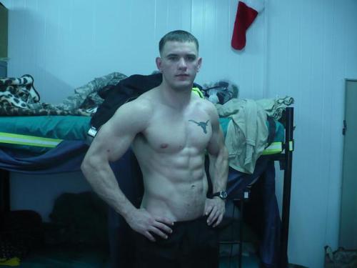 fagslave2militaryhunks:Sexy USMC Muscle Hunk14