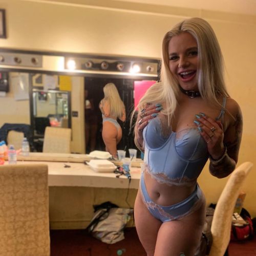 stripper-locker-room:  https://www.instagram.com/kylie_pdx/
