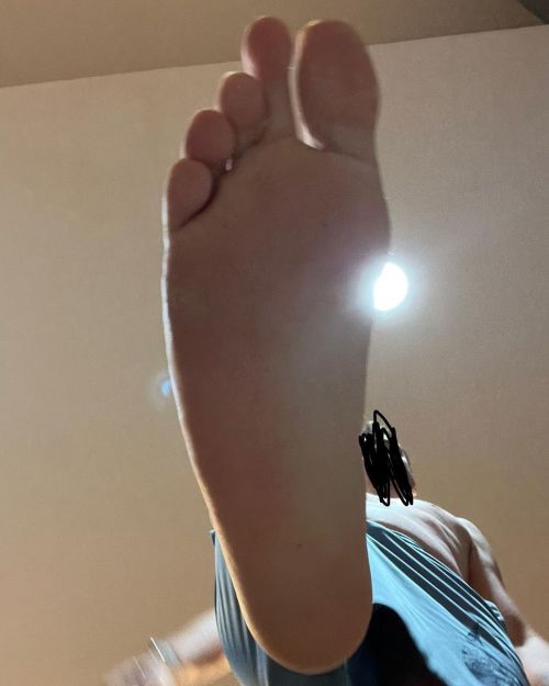 Highly requested photo. Hope you enjoy. #bigfeet #bigfoot #hugefeet #hugefoot #size14 #size14s #size