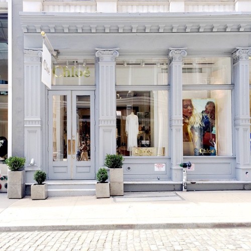 didsomeonesaychampagne:  Pretty facades are hazardous for every bank account  (at Chloé)