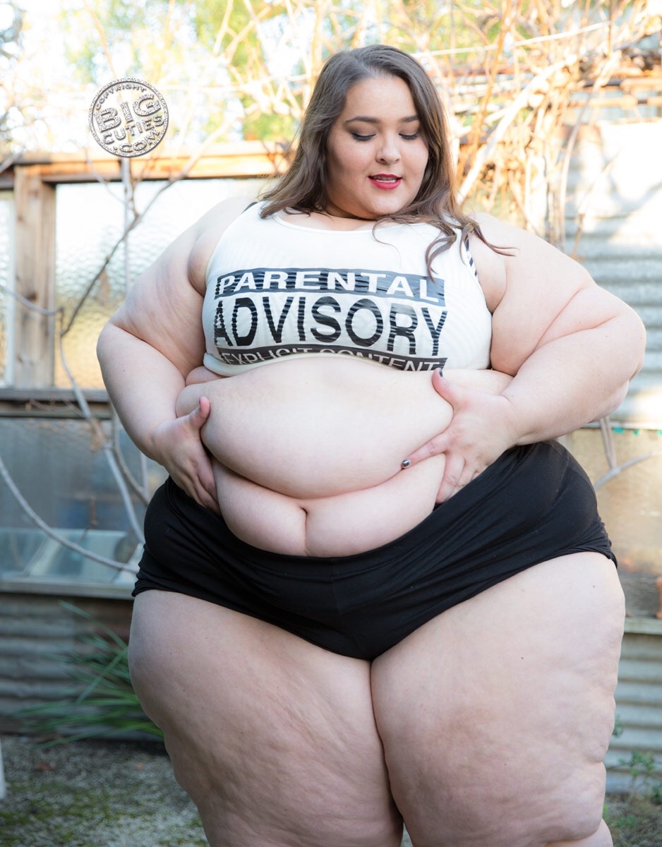 bigcutieboberry:  My newest set is up! My friend CaitiDee recently sent me this “dress,”