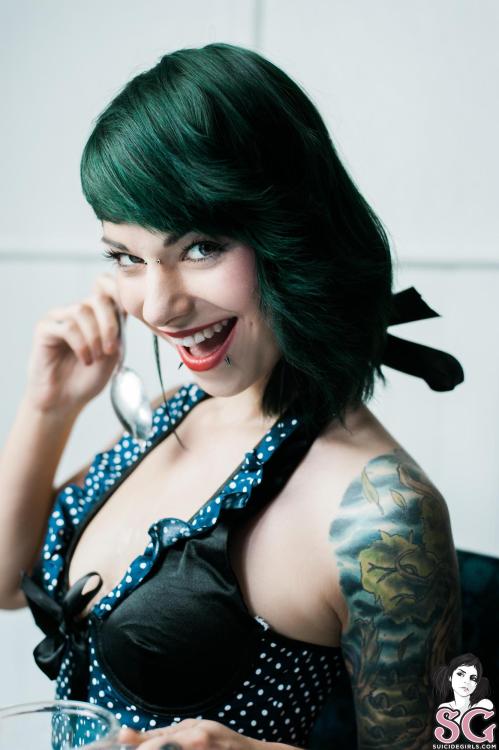 past-her-eyes:  Acidcatsz Hopefulacidcatsz.suicidegirls.comLink adult photos