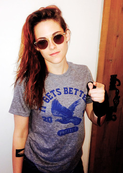 transphobies-deactivated2016022:  &ldquo;Kristen Stewart, rocking our It Gets Better Project shirt, said thanks for involving her in a cause that she really believes in and supports.&rdquo; (x) 