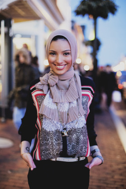 jaiking:  modeststreetfashion:  Noor Tagouri | Washington D.C. #ModestStreetFashion By: Langston Hues  Follow me at http://jaiking.tumblr.com/ You’ll be glad you did.