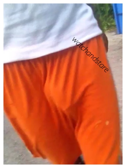 watchandstare:  I love my area I live in. The thugs never wear draws in the summer.