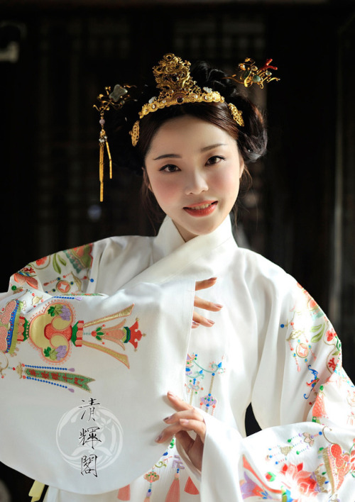 Traditional Chinese hanfu | Ming dynasty fashion by 清辉阁