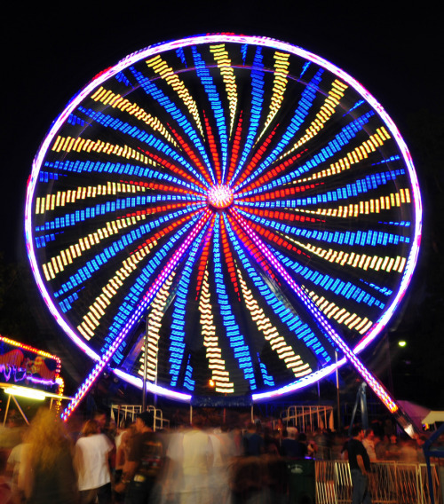 odditiesoflife:   Amazing Long Term Exposure Photos of Ferris Wheels The original Ferris Wheel was designed and constructed by George Washington Gale Ferris, Jr. as a landmark for the 1893 World’s Columbian Exposition in Chicago. The term Ferris wheel