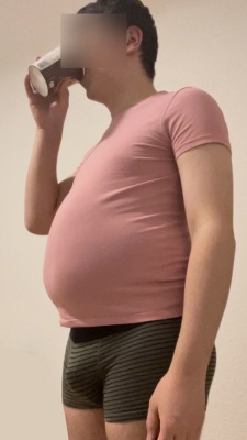 finaale:my belly measures 100 cm (39 inch) now and i can no longer see my feet when