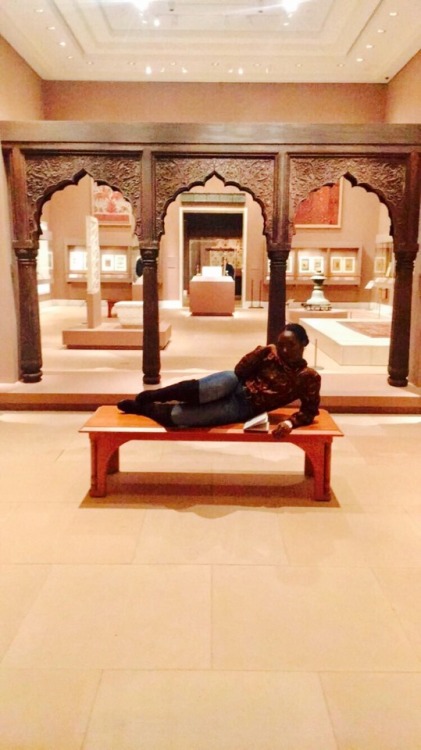 stayfittriangle:blackout at MET museum