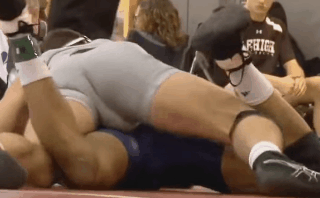undiesbulgegifs:  wrestleman199:💦 💦 💦 💦 Bulge to ass