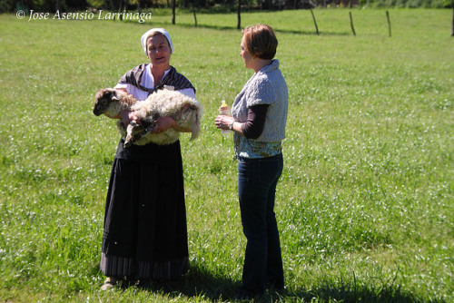 Visita al Caserio de Izoria 2014-04-18 #Photography, un álbum en Flickr.