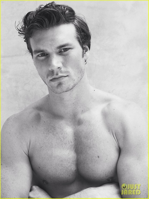 mancrushoftheday:  tiosquequitanelhipo:  Derek Theler  Reblogged via @man_crush