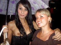 More nip slips and pussy slips pics at http://pussyslip.tumblr.com/