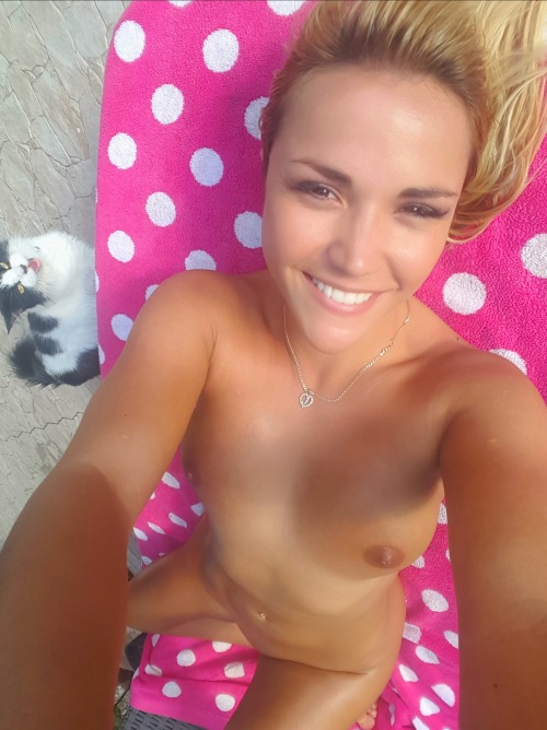 nude-vacations: jennyscordamaglia: #staypositive Living Life Nude … ☀