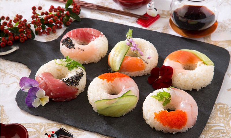 charlesoberonn:  atmeal012: Sushi donut 