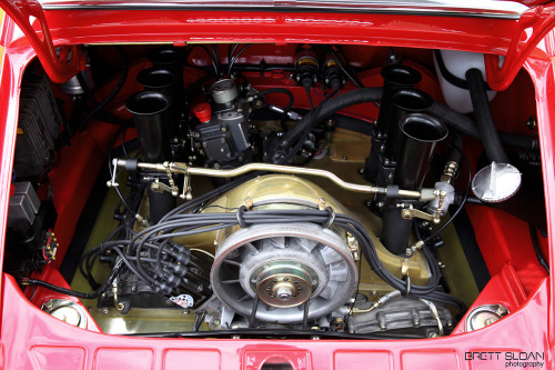 atrinaa:  brettcreates:  Toni’s RSR clone (2.8L w/ high butterfly throttle bodies)  Gimme 