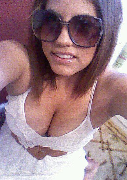 sexywithorwithout:  Sexy Army girl. God bless america 
