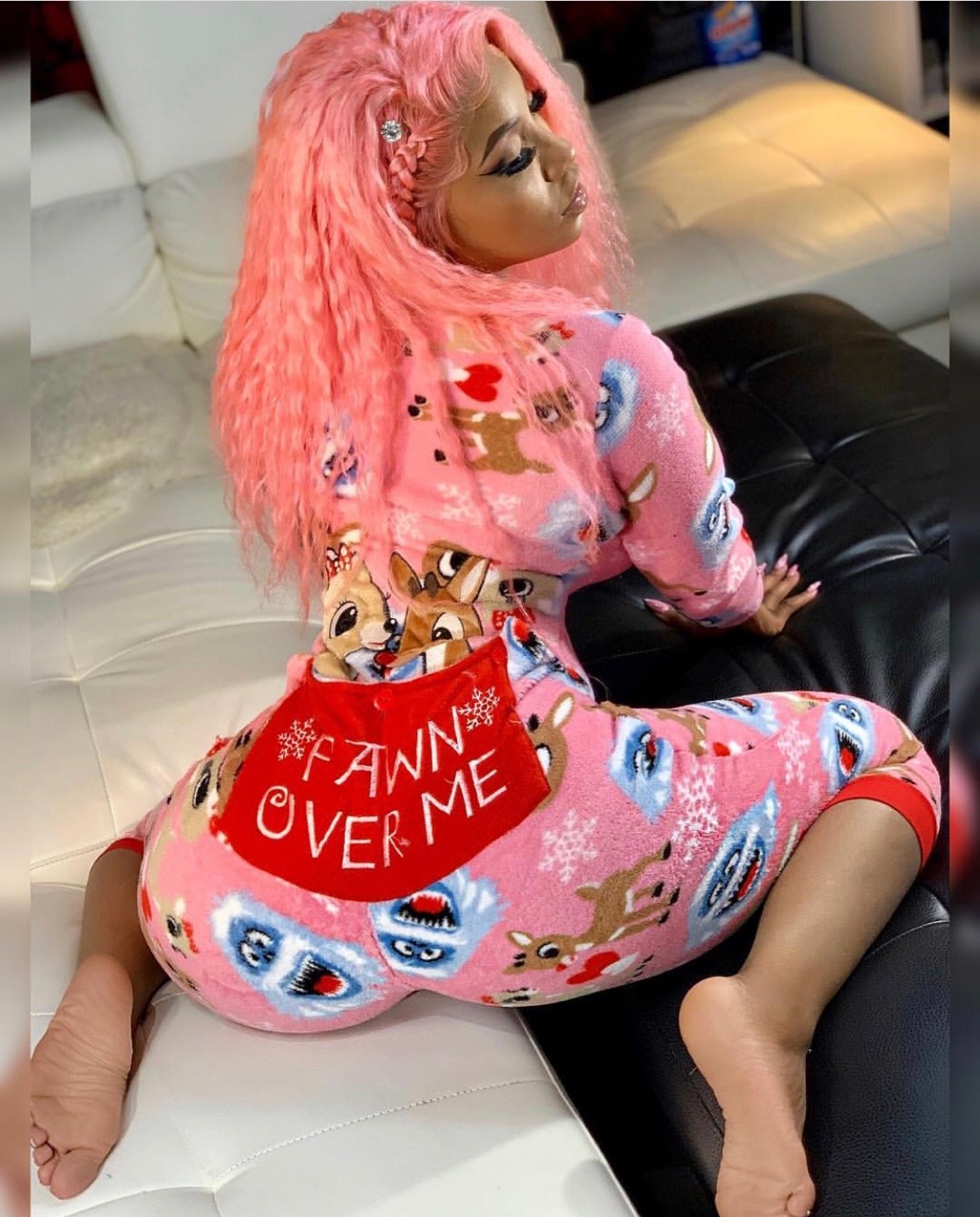 gurillaboythamane:  donksndonks:  Merry Xmas   SO SEXY SO PRETTY SEXY BAD BITCH