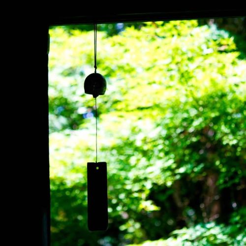 punipunijapan:こんにちは〜\(◕ω◕)/♥﻿﻿Have you ever seen Japanese wind chimes? They are called 風鈴 (fuurin) a