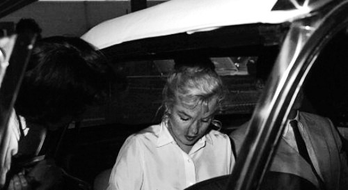 Not really into MMonroe but she looks soooo pretty in these pics