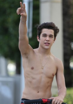 nkdndfms:  Austin Mahone