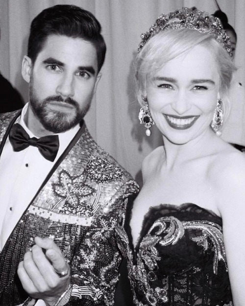 dcriss-archive: caradelevingne: Pointing fingers @darrencriss @emilia_clarke #metgala2018&