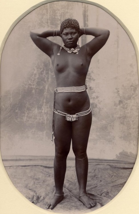 Porn Pics A lovely vintage African girl. First image