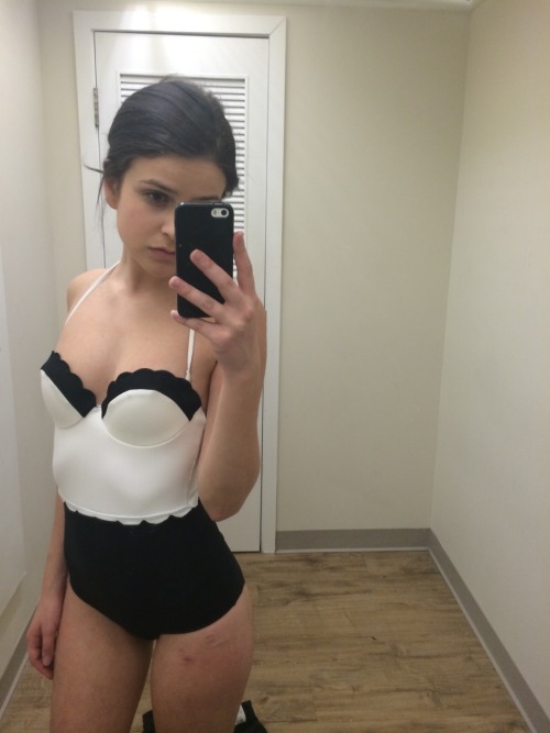 irretentive:  look at this really cute bathing suit I tried on