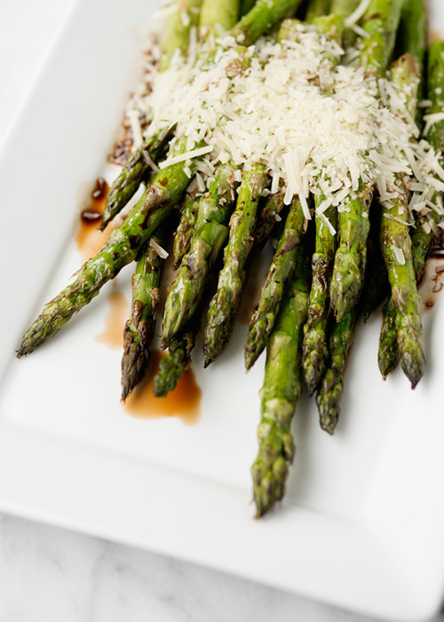 youchew:  So simple. So good. Grilled Asparagus w. Balsamic & Parmesan 1 bunch asparagus Olive o