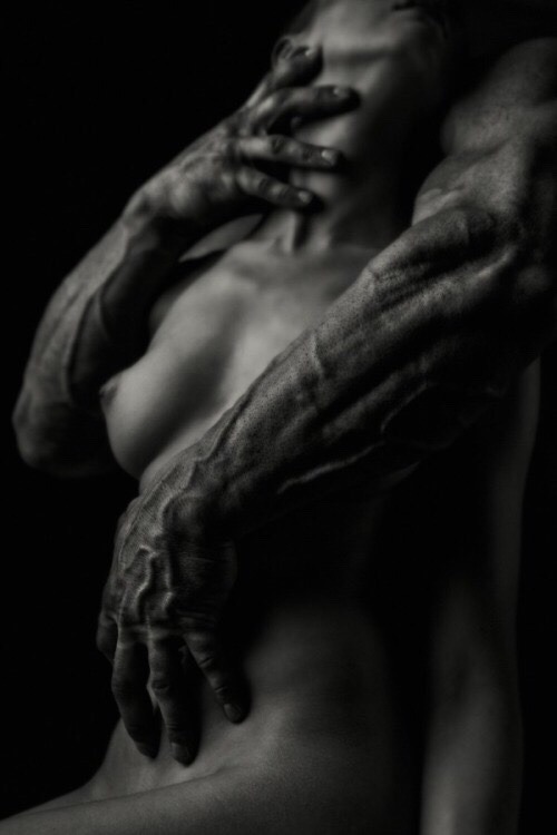 yessiraustralia:  Large hands…little lady.She loves my hands on her.