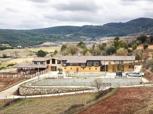 “La Llena” Equestrian Center | ArchDailyBarcelona, SpainDesigned by Vicente Sarrablo + Jaume ColomPh