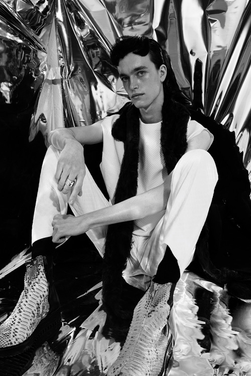 720213:  DO ANDROIDS DREAM OF ELECTRIC SHEEP?Reuben Ramacher for Fucking Young! Photography: Alice Rosati Art direction: Nicolas Santos Fashion editor: Pau Avia Hair: Nori TakabayashiMakeup: Anna Sadomori 