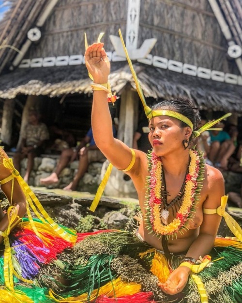   Yap woman, by Robert Michael Poole     “buchuu buchuu” means “little by little” in Yapese… and these women prepare for months for their dance performances on #Yap in #Micronesia  