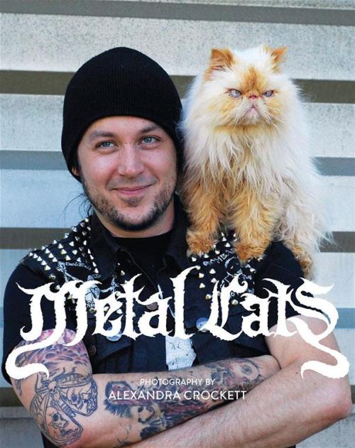 grapelet:(via Endearing Photos of Heavy Metal Rockers Posing with Their Cats - My Modern Metropolis)
