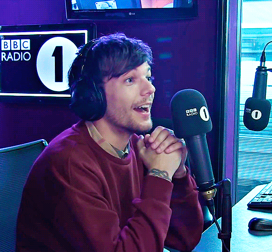 she-fearlesss: Endless Gifs of Louis Tomlinson: 15/∞