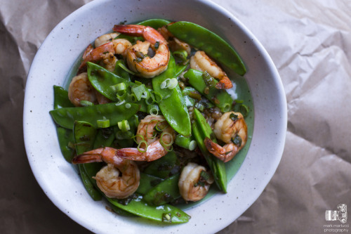 Testing out the new wok. Shrimp, green onion, and snow pea stir fry. Soo good. Soo fast.