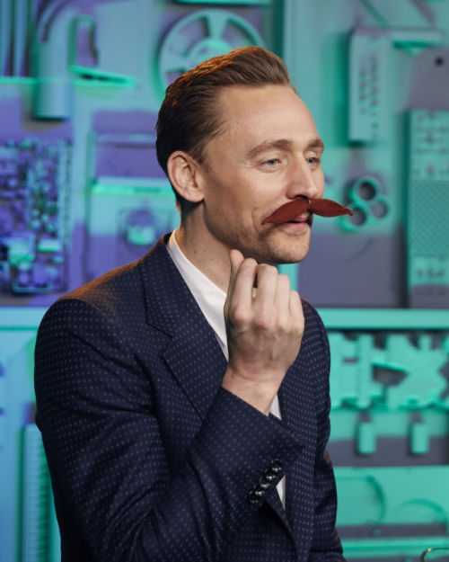 lolawashere:Josh Horowitz:Own a piece of Tom Hiddleston memorabilia & get a personalized note fr