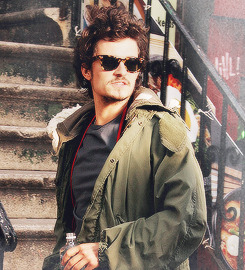 pointyearedelvishprinceling:  Orlando Bloom walking around looking very sexy ~ requested