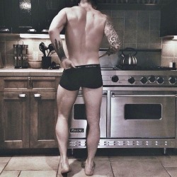 ilikeboysdaily:  10x gorgeous male doing their thing in the kitchen. Can I have a bite?  http://www.ilikeboysdaily.com/#!men-who-cook/csi5