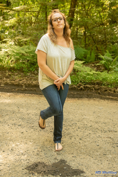 Original source: HDwetting.comAlisha pees in her jeans in these photos.  The entire photo set f