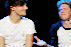 lewisandneil:  Louis sings off key and then stops, embarrassed - x 