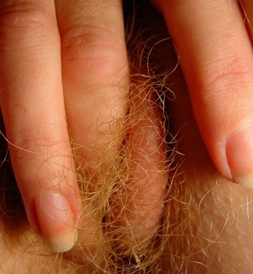 hairy-teeners:  Val 18yo selfies