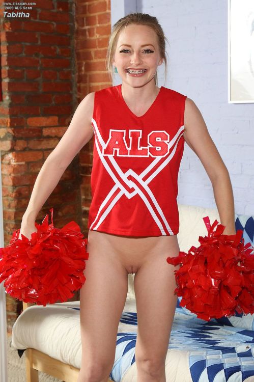 ultradeerock:  25 posts!….Yaaaaayyy Deebo.. I love my cheering section..