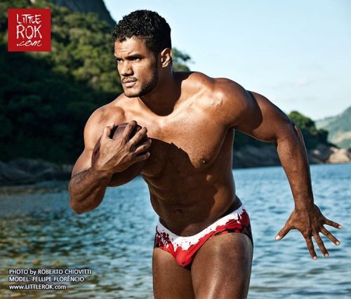 Fellipe Florncio @hulkbrasilia (o Hulk Do Futebol Americano No Brasil) Wearing "BadHero Red" Swimsuit