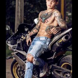 punkerskinhead:tattooed handsome guy in ripped